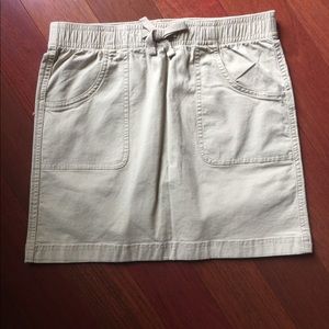 Vineyard Vines Brand new with tags khaki skirt